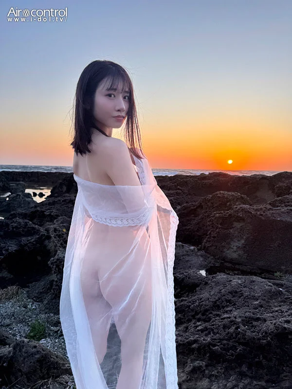河北彩花(河北彩伽) 白いシースルー衣装 セクシー