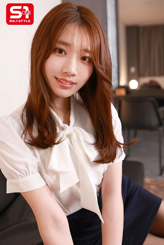 河北彩花(河北彩伽) 女教師風衣装 清楚