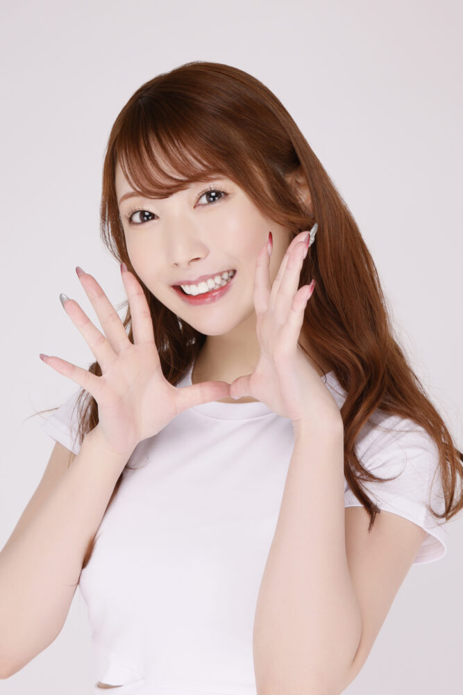西宮ゆめ ヌード画像 大胆な露出で魅せるスレンダーボディ