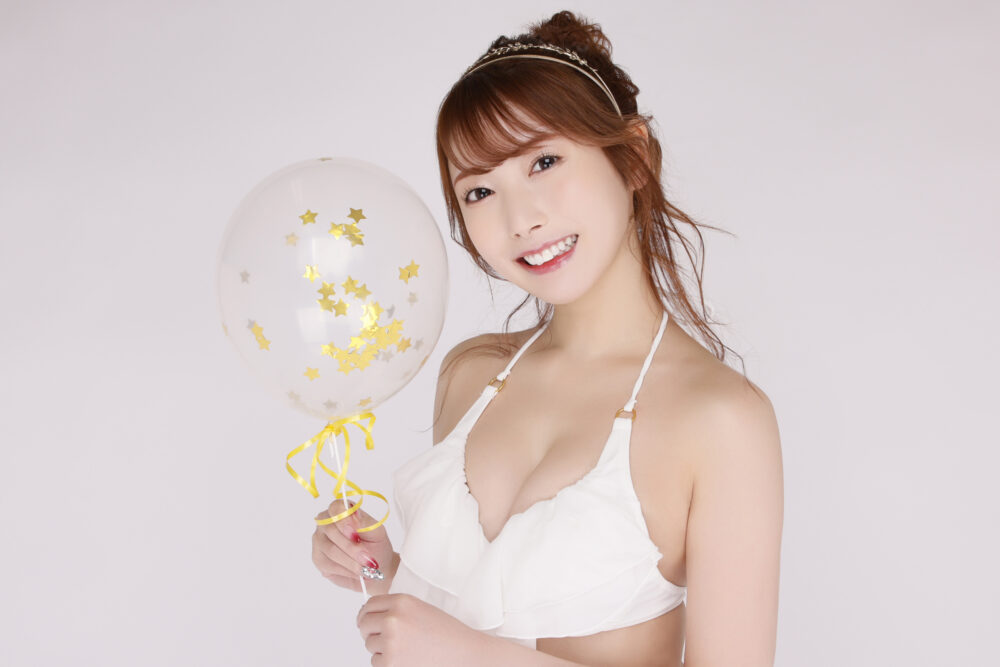 西宮ゆめ セクシー画像 魅力的な曲線美と柔らかな表情